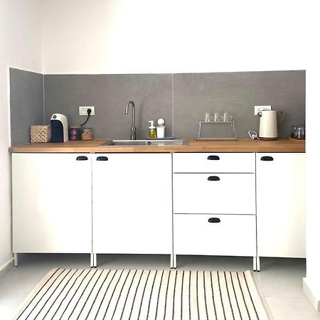 אירוח השקד - 10דק' משדה התעופה Apartment Giv'at Koach ภายนอก รูปภาพ