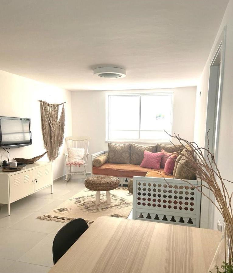 אירוח השקד - 10דק' משדה התעופה Apartment Giv'at Koach ภายนอก รูปภาพ