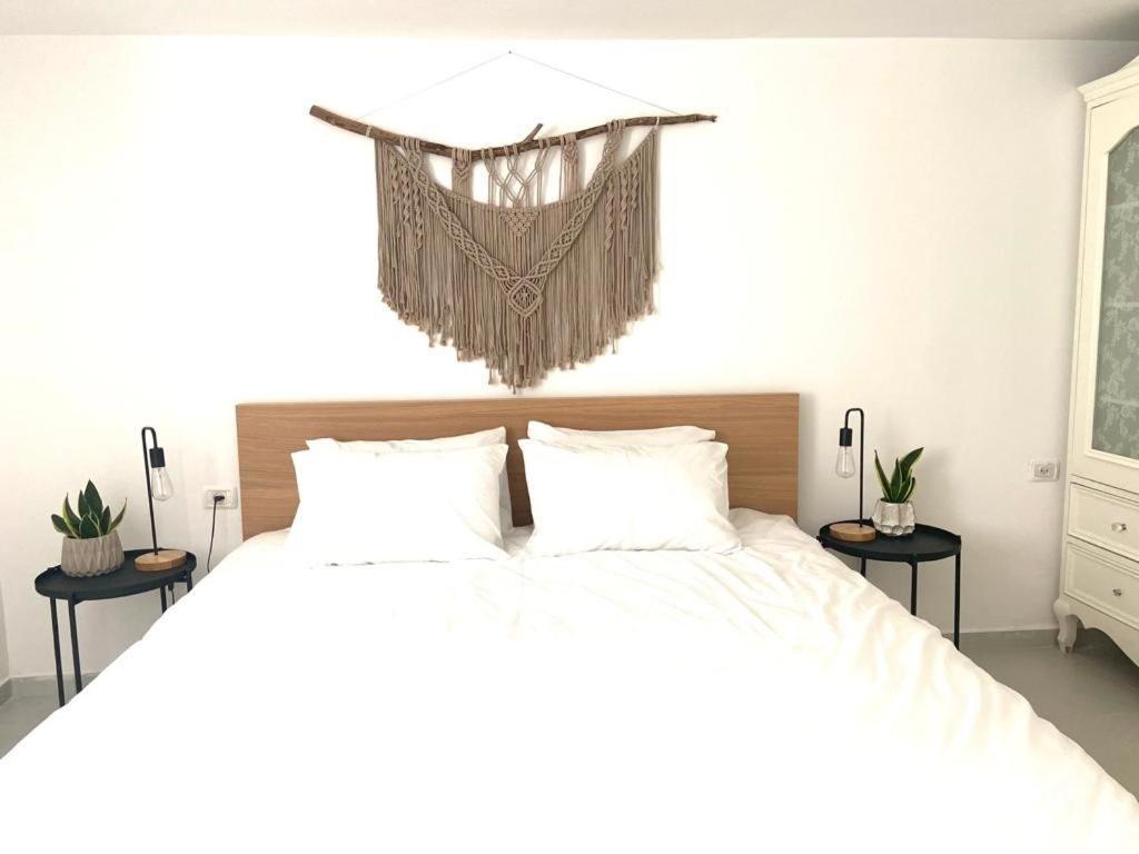 אירוח השקד - 10דק' משדה התעופה Apartment Giv'at Koach ภายนอก รูปภาพ