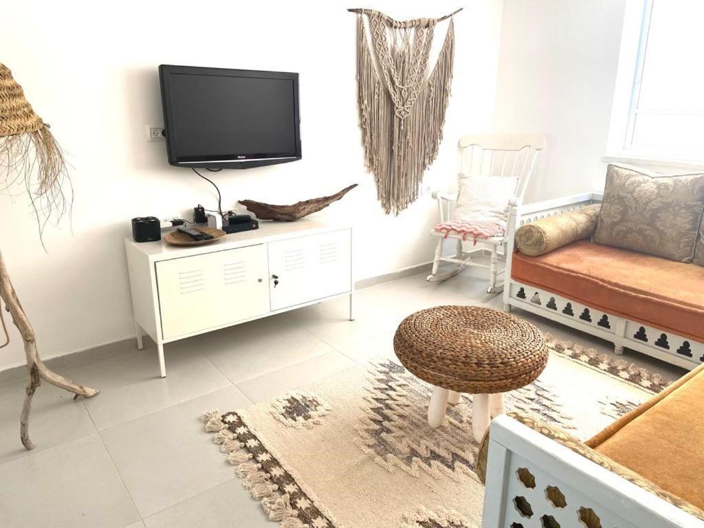 אירוח השקד - 10דק' משדה התעופה Apartment Giv'at Koach ภายนอก รูปภาพ