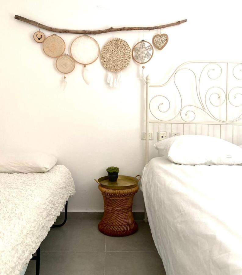 אירוח השקד - 10דק' משדה התעופה Apartment Giv'at Koach ภายนอก รูปภาพ